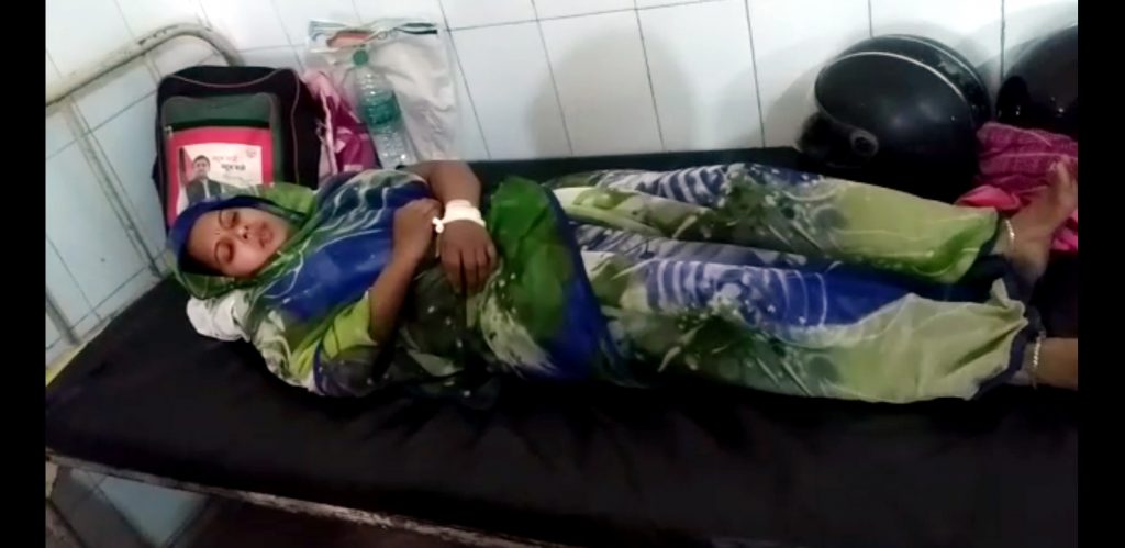 lady teacher beaten by tte in train