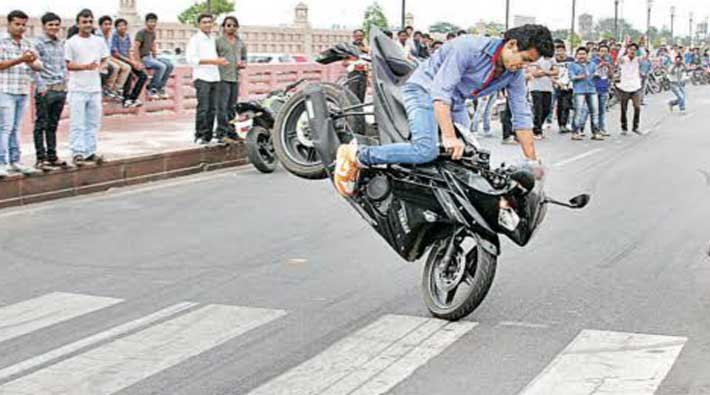 bike stunt in Lucknow