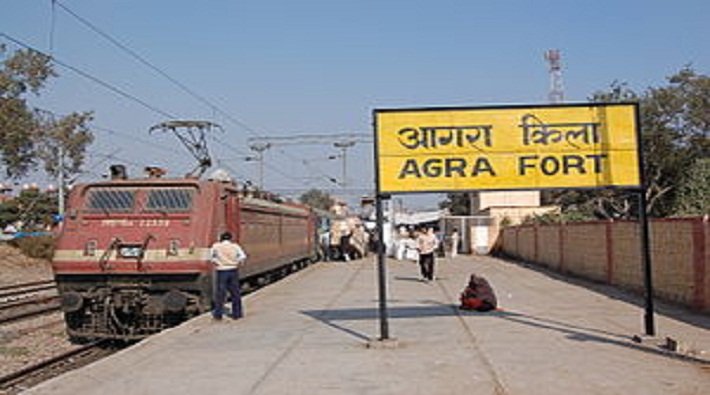 agra fort station