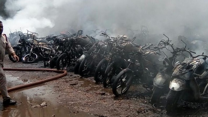 raipur parking fire accident