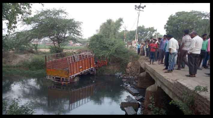 road accident in etah