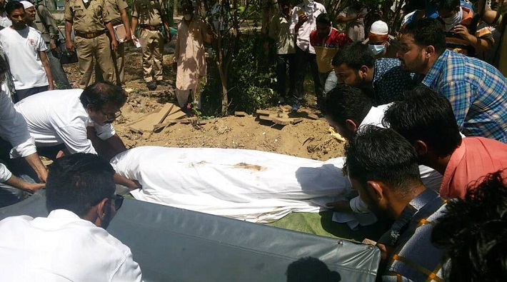 mumbai police took out the grave on the complaint of his wife in meerut