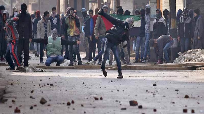 anantnag stone pelting