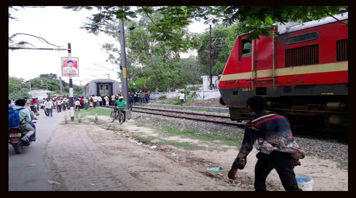 Coupling of Superfast Express near charbagh railway station