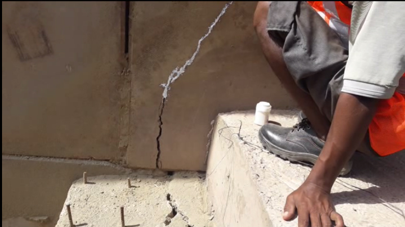 pandit deendayal upadhyay over bridge large cracks in agra