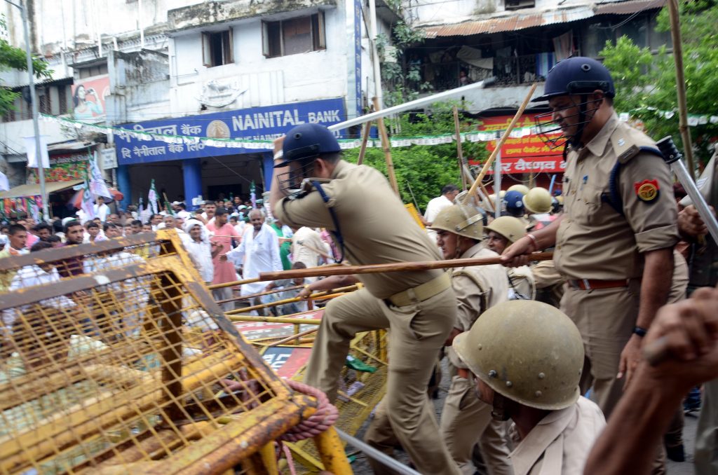 lathicharge on rld workers in lucknow