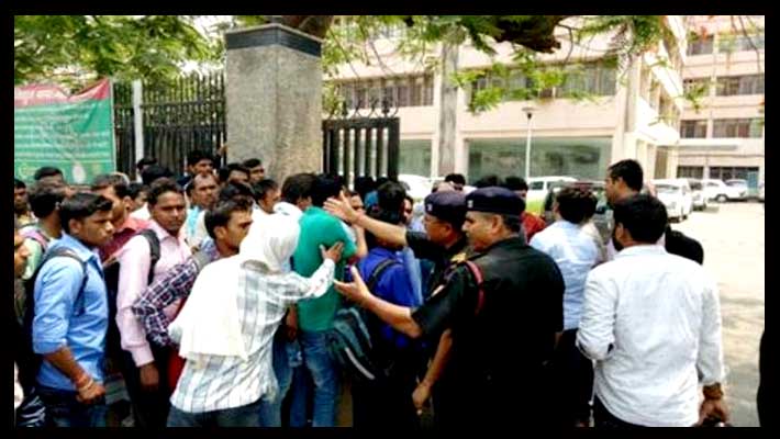 protest against shakti bhawan lucknow