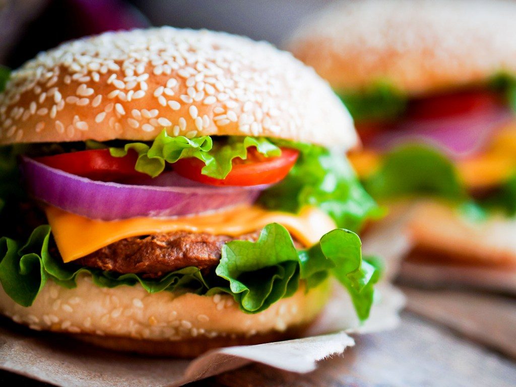 Eating hamburgers, pizza may increase cancer risk: Study