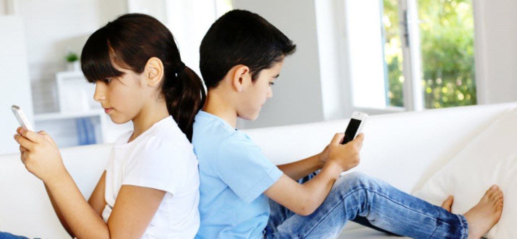 Kids with cell phones more at risk of cyberbullying