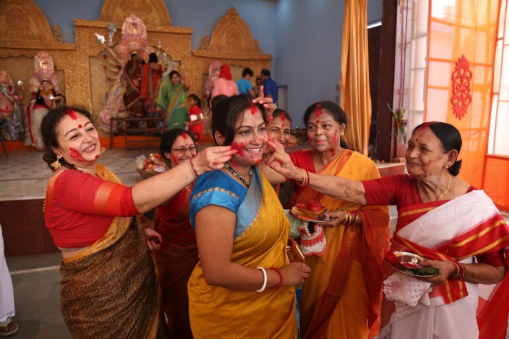 sindur khela durga puja in lucknow