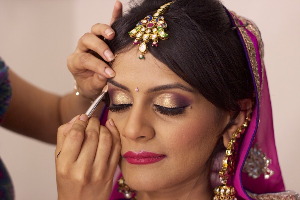 Get that ultimate bridal make-up guide