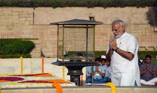 pm modi paid tribute