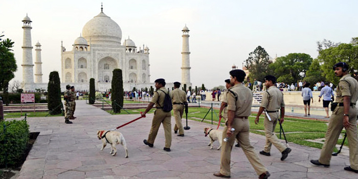 bomb at tajmahal