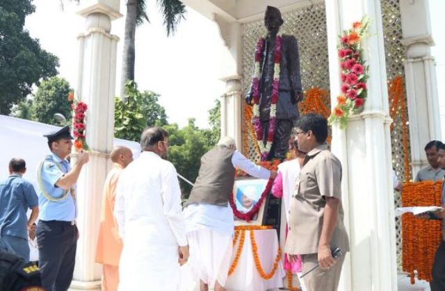 cm yogi wreaths