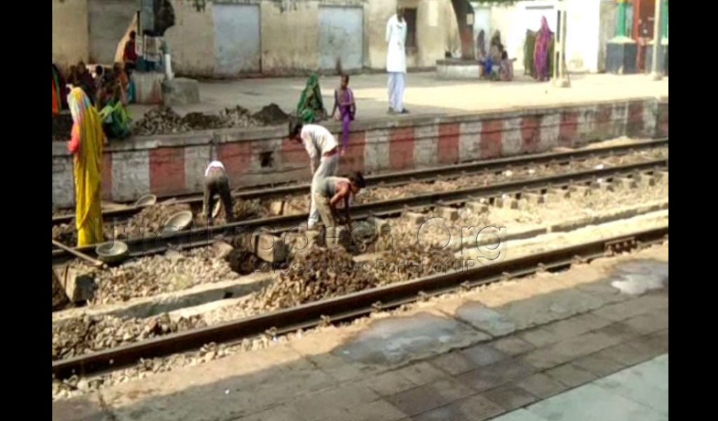 hardoi railway station