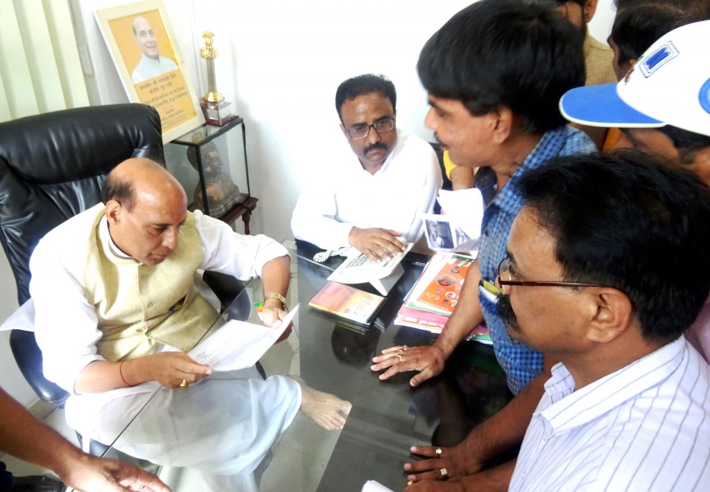 arakshan samarthak with Rajnath Singh