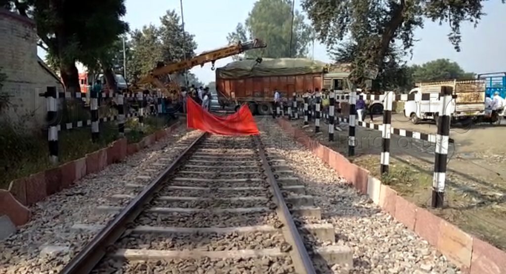 trains Traffic disrupted in mathura