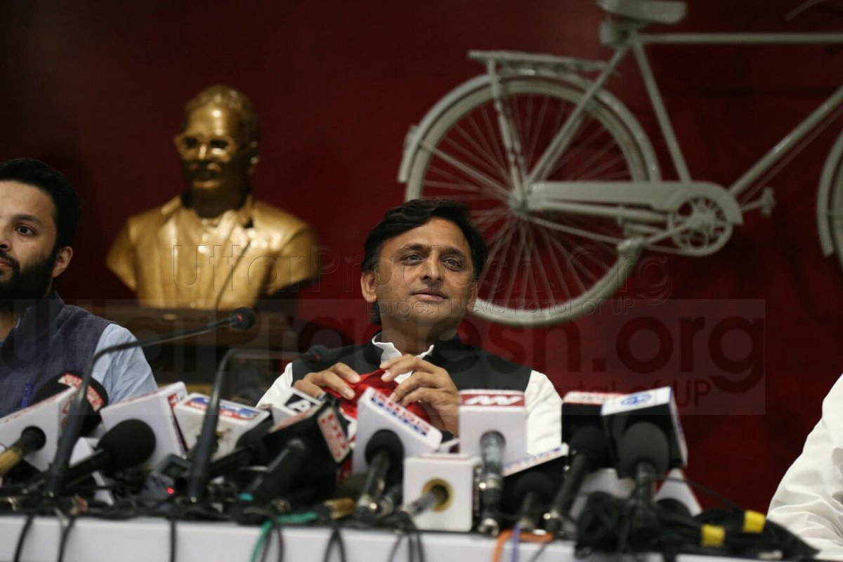 akhilesh yadav press conference