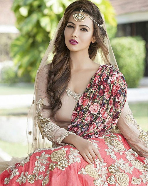 actress sana khan