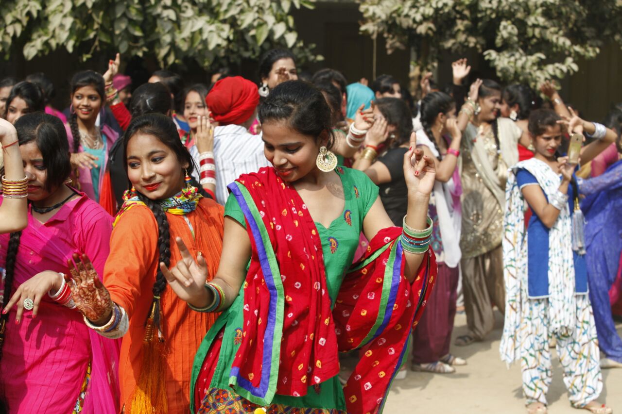 Happy Lohri 2018 in lucknow (1)