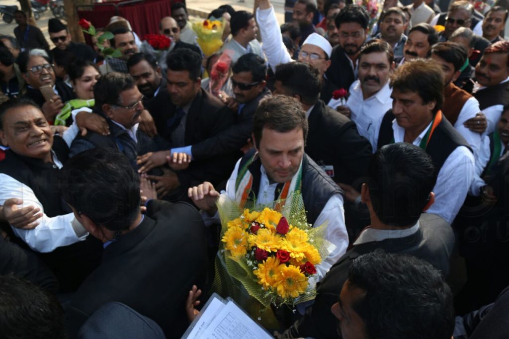 rahul gandhi at lucknow airport