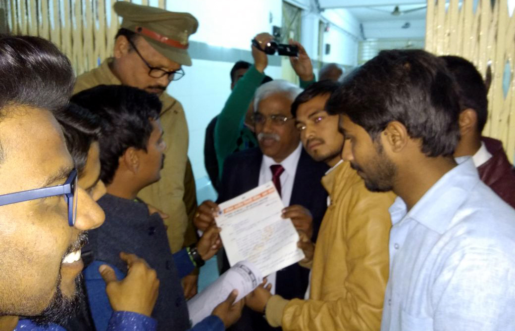 ABVP Protest for withdrawal increase Self finance fees in lucknow university