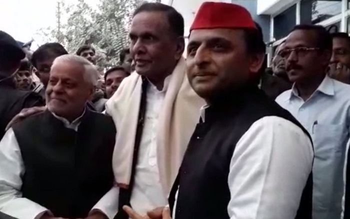 akhilesh yadav congratulate