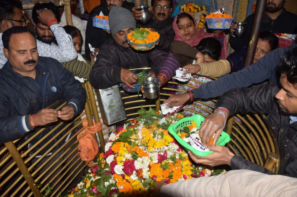 preparation mahaShivratri in mankameshwar mandir