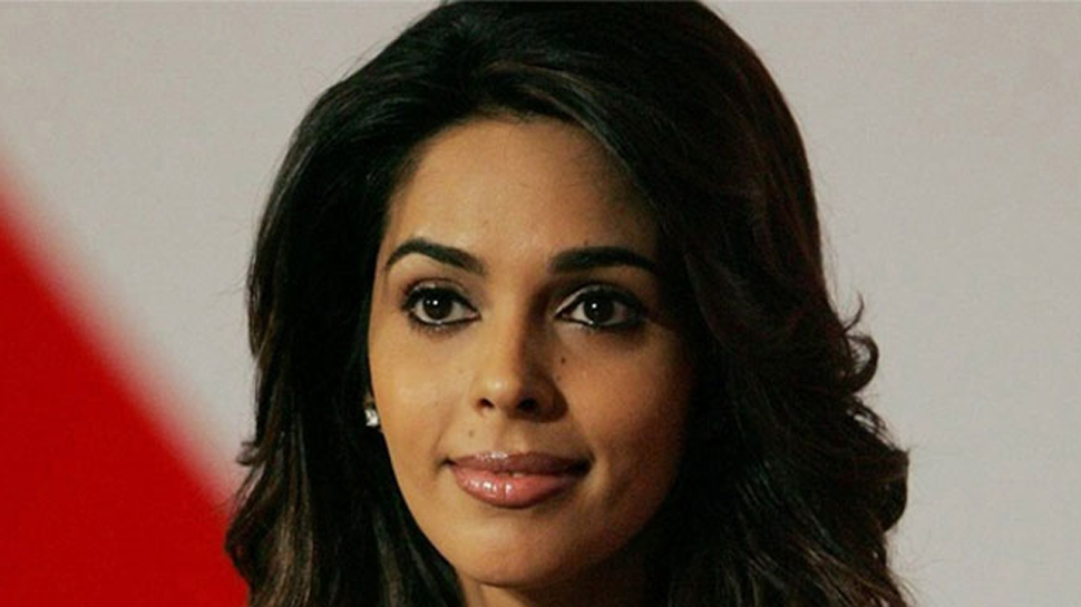 Here is How Mallika Sherawat Fulfills Her 'DDLJ' Dream In Amsterdam