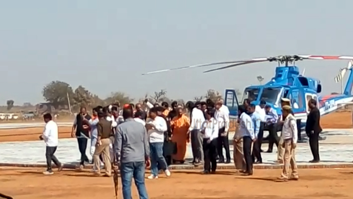 cm yogi visited solar power energy plant vindhyachal mandir mirzapur