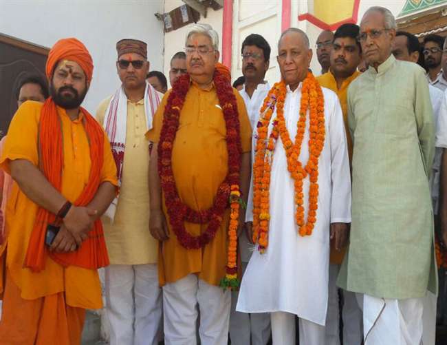 vhp-president-kokje-visited-ramlala-and-hanumangadhi-in-ayodhya