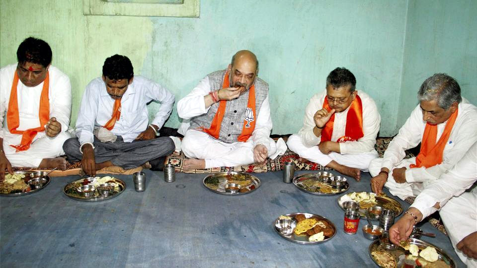 amit shah to eat food in dalit people house