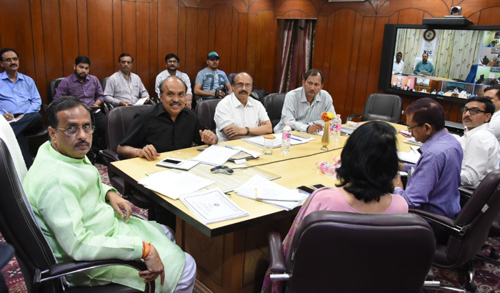 Deputy CM Dr Dinesh Sharma meeting with DIOS by video conferencing