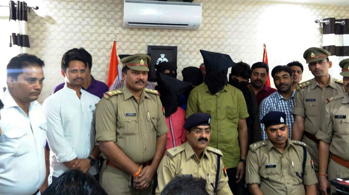 Police Busts Inter State Fraud Racket six arrested in krishnanagar thana