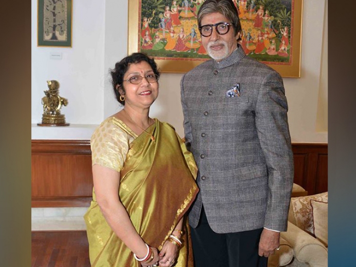 woman with pm modi