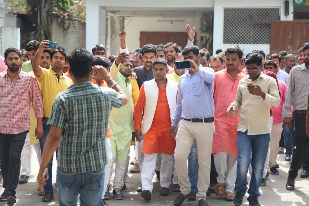 chandauli bjp workers celebrates bjp karnataka election result