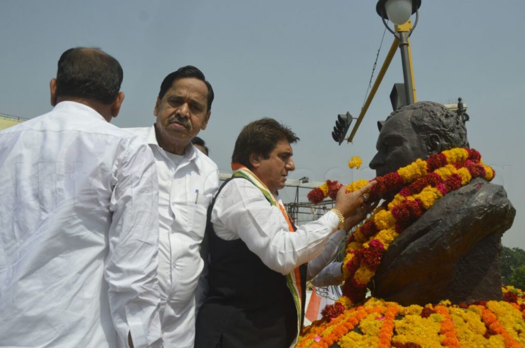 raj-babbar-pay-tribute-rajiv-gandhi-27th-death-anniversary