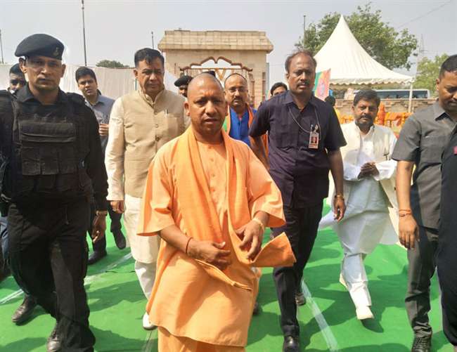 ayodhya cm yogi welcomed-indo-nepal-bus service