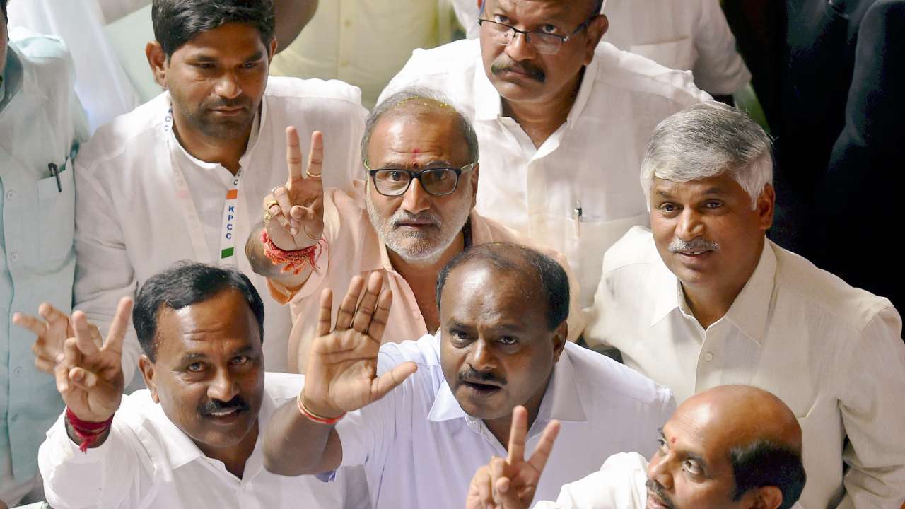 karnataka kumaraswamy oath many cm former cm together