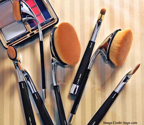 how to use makeup brushes correctly for daily look?