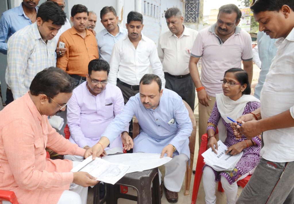 bjp-sunil bansal reach-booth-for voter-list-revision-campaign