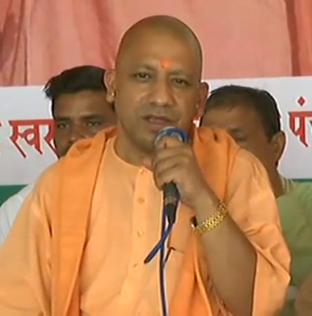 cm yogi live gram Swaraj campaign attack sp