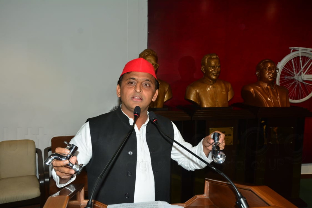 akhilesh yadav press confrence