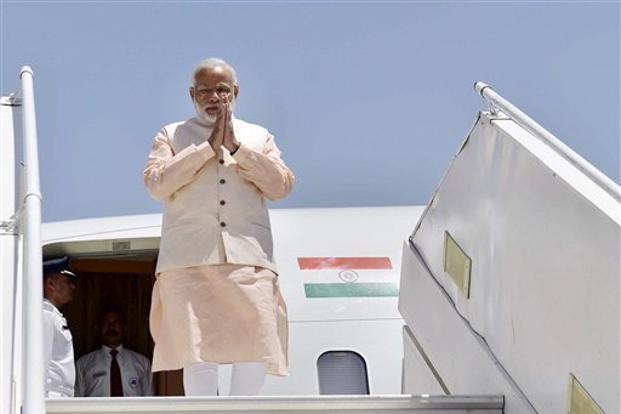 pm-modi-maghar visit reached amausi last minute changes