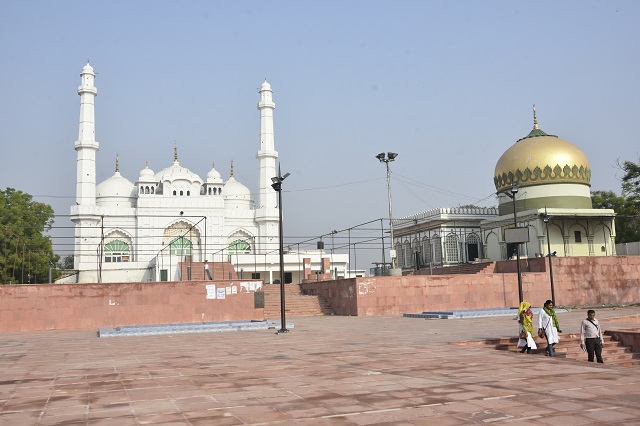 tile wali masjid Maulanas protest against laxmans-statue