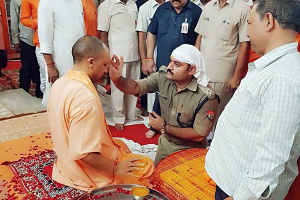 UP cop in uniform kneels down before CM Yogi