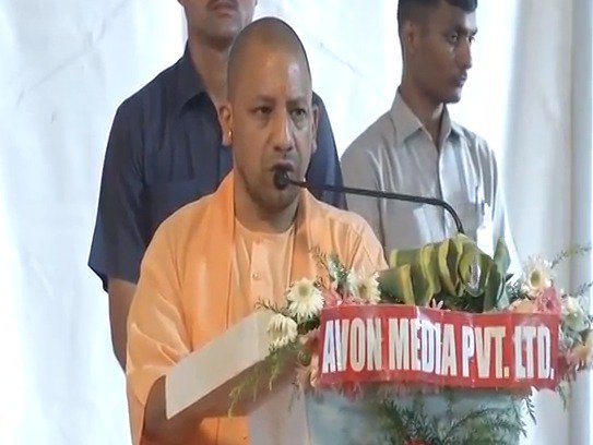 cm-yogi-launched-kanpur-delhi-air-service-taking green flag