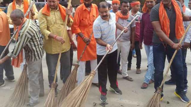 Before PM Modi visit DM started cleaning campaign