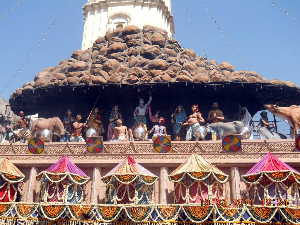 Ghumakkar-Vinay-Rajput-6-Govardhan-g-Mandir