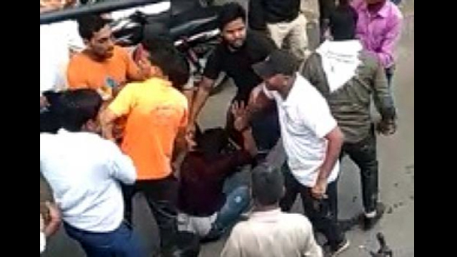 Ghaziabad: Muslim man Hindu girl Beaten by Goons for attempting to marry at Marriage registrar office